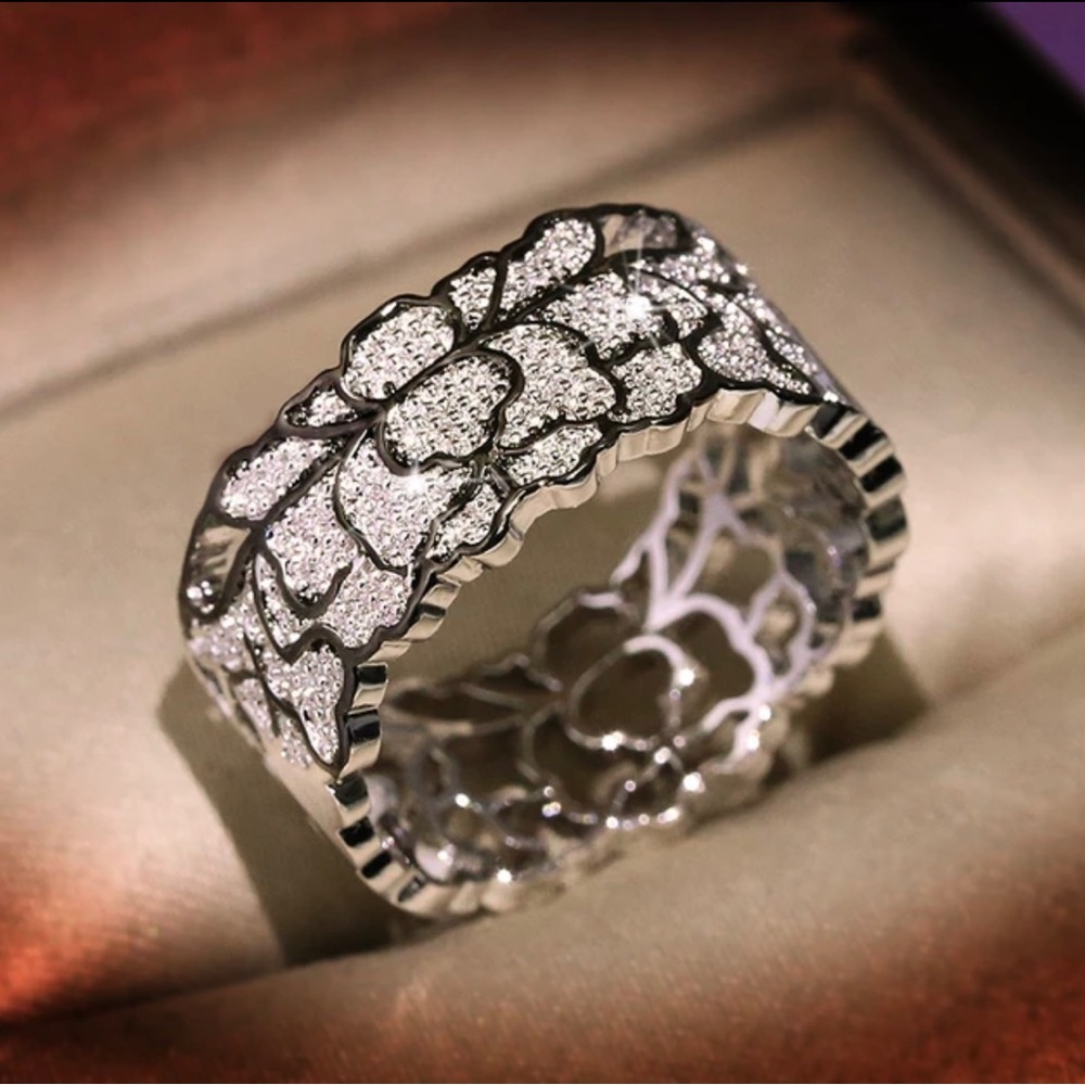 Fashion Fever Glitter Zircon Chunky 925 Sterling Silver women’s ring.
